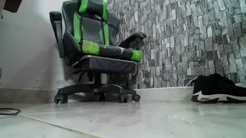Snapshot of srfindomfeet_ chatting on March 9, 9:57 pm sr master cum its my old account online show from March 9, 9:57 pm