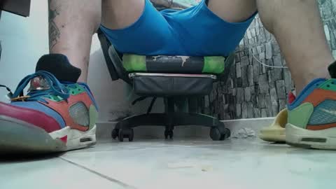 Snapshot of srfindomfeet_ chatting on February 26, 10:15 pm sr master cum its my old account online show from February 26, 10:15 pm