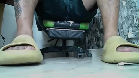 Snapshot of srfindomfeet_ chatting on March 12, 2:41 am sr master cum its my old account online show from March 12, 2:41 am