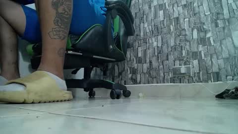 Snapshot of srfindomfeet_ chatting on February 26, 6:51 am sr master cum its my old account online show from February 26, 6:51 am