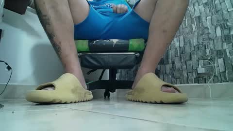 Snapshot of srfindomfeet_ chatting on March 1, 5:42 am sr master cum its my old account online show from March 1, 5:42 am