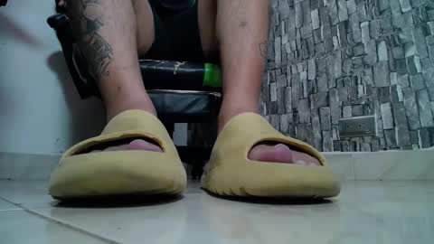 Snapshot of srfindomfeet_ chatting on February 2, 1:30 pm sr master cum its my old account online show from February 2, 1:30 pm