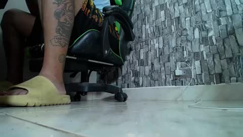 Snapshot of srfindomfeet_ chatting on March 10, 1:01 am sr master cum its my old account online show from March 10, 1:01 am