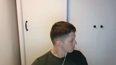 st1vemaster01 online show from October 6, 4:47 pm