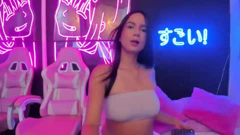 staarlightt online show from February 13, 1:42 am