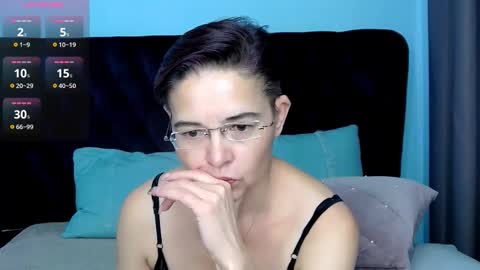 staceydarling online show from December 4, 9:42 am