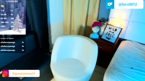 Snapshot of staceygraves_ chatting on December 13, 5:00 pm online show from December 13, 5:00 pm