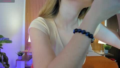 Stacy Woods online show from November 10, 3:04 pm