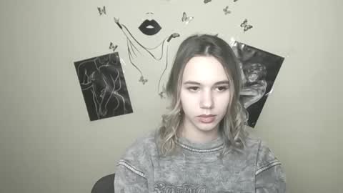 Stacy online show from December 24, 2:01 pm