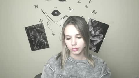 Stacy online show from January 6, 4:44 pm