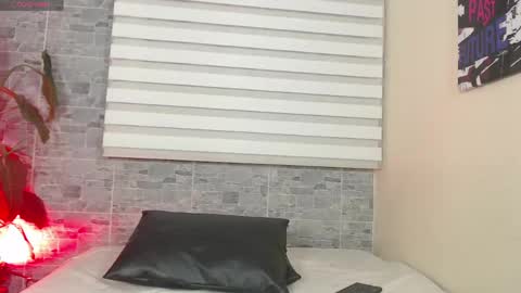    Staicy Lee    online show from May 12, 4:05 pm