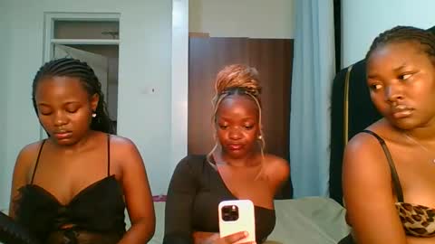 lia online show from May 7, 10:05 pm