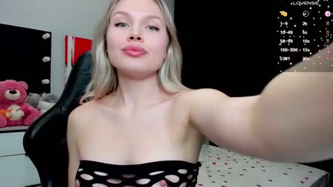 Caroline online show from November 21, 11:19 am