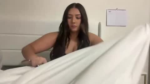 starqueenieee online show from October 14, 3:09 am