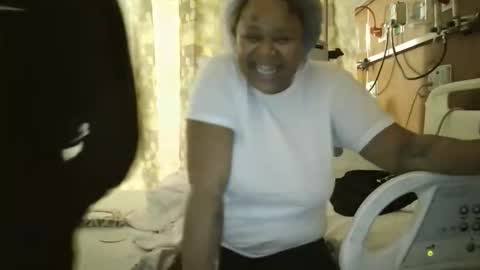 starrbaybee online show from November 17, 4:15 am