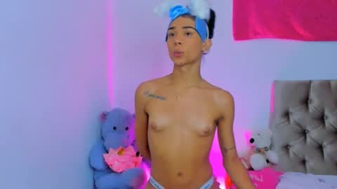 stassiebell online show from February 19, 6:33 am