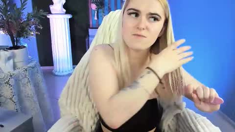 stef_nicks online show from February 7, 10:07 am