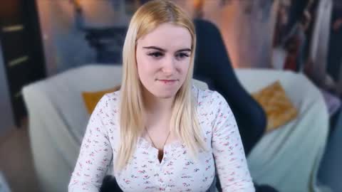 stef_nicks online show from February 20, 9:11 am