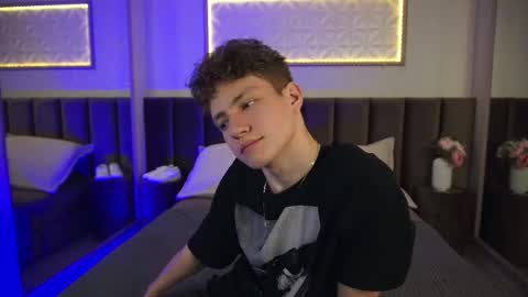 Esrefan online show from March 18, 7:53 pm