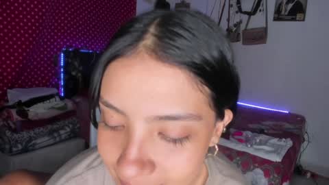 Im MiaIts my first day here  online show from January 7, 5:12 am