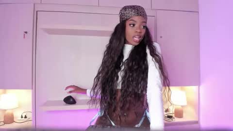 stefannyevans_ online show from March 13, 2:20 pm