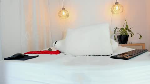 Stefany online show from April 8, 8:45 pm