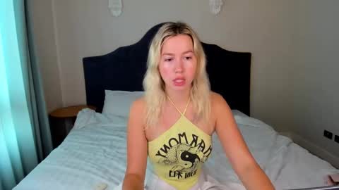 Stefany and Bettany online show from February 18, 3:06 am