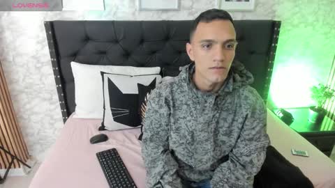 Snapshot of stefany_pablo1 chatting on January 31, 12:29 pm stefany_pablo1 online show from January 31, 12:29 pm