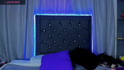 steff_olsen online show from January 18, 9:34 am