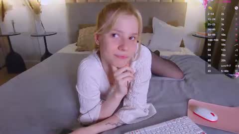 Stefie online show from July 25, 5:27 am