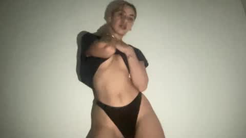 Snapshot of stefy_glow chatting on February 17, 10:16 pm stefy_glow online show from February 17, 10:16 pm