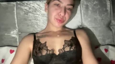 Snapshot of stefy_glow chatting on February 25, 12:25 am stefy_glow online show from February 25, 12:25 am