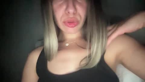 Snapshot of stefy_glow chatting on September 15, 9:38 pm stefy_glow online show from September 15, 9:38 pm