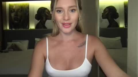 Stella online show from October 6, 1:18 pm