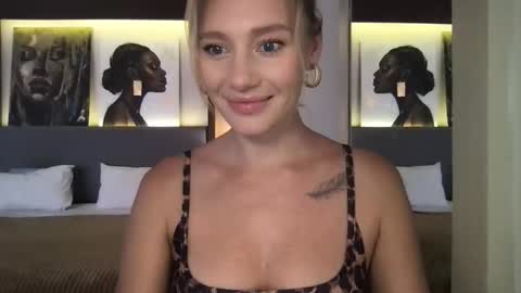 Stella online show from November 17, 2:47 am