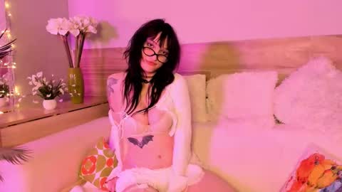 Molly online show from September 18, 3:38 pm