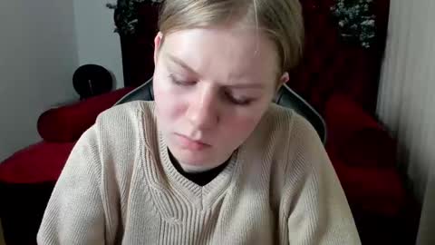 Stella online show from December 19, 3:29 am