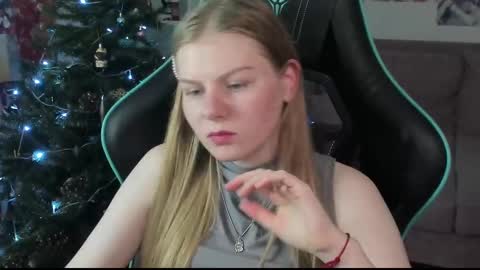 Stella online show from December 20, 3:42 pm