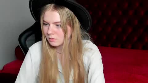 Stella online show from February 9, 5:43 pm