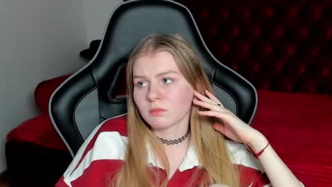 Stella online show from January 26, 4:30 pm