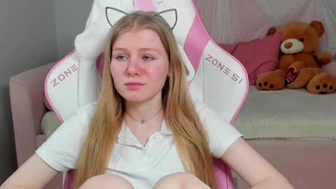 Stella online show from February 2, 3:39 pm