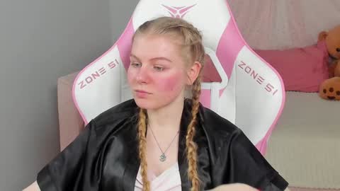 Stella online show from February 6, 11:31 am