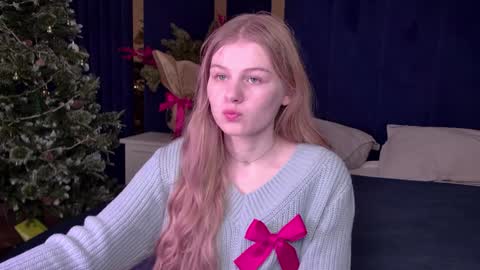 Stella online show from December 28, 1:28 pm