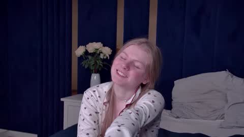 Stella online show from January 31, 9:05 am