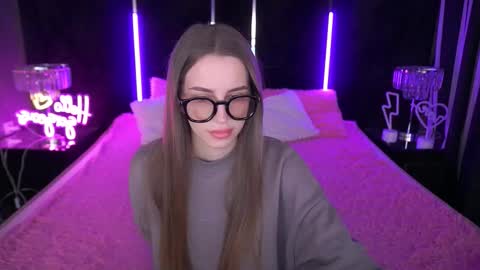 stellahoneywell online show from October 21, 12:54 pm