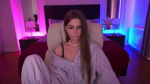 stellahoneywell online show from March 26, 7:24 am