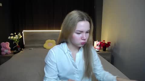 stellalights online show from November 19, 1:32 pm