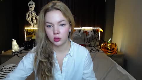 stellalights online show from October 31, 7:09 am