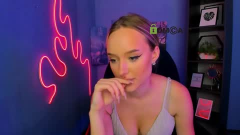 stellasun_ online show from July 2, 1:38 pm