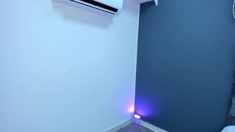 Stephane Rouss online show from November 8, 8:01 pm